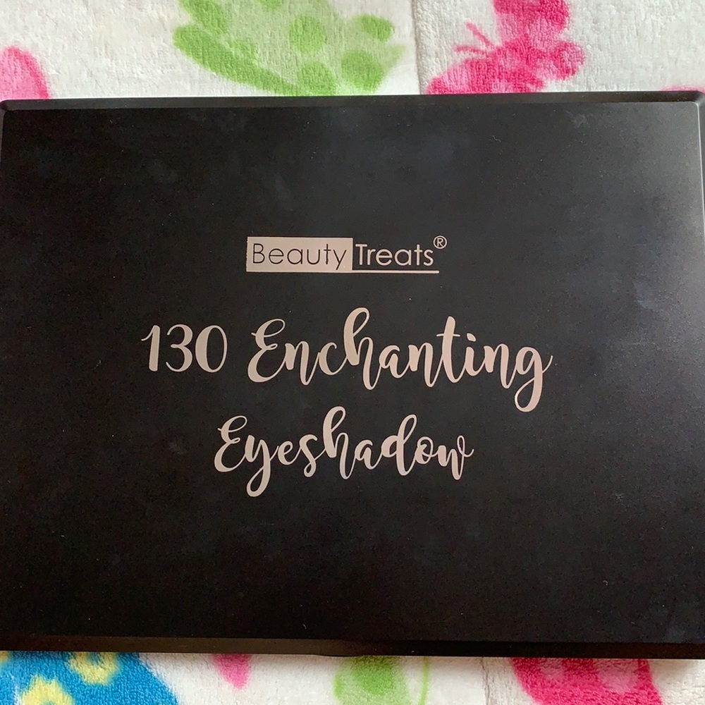 BEAUTY TREATS 130 ENCHANTING EYESHADOW